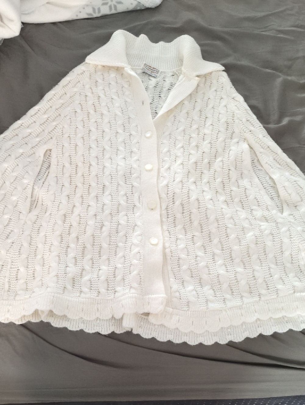 Women’s Cream Button-Front Cable Knit Sweater Cape